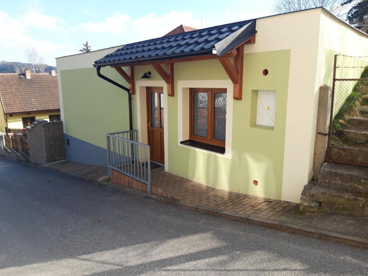 Apartman Plasy Luaran gambar