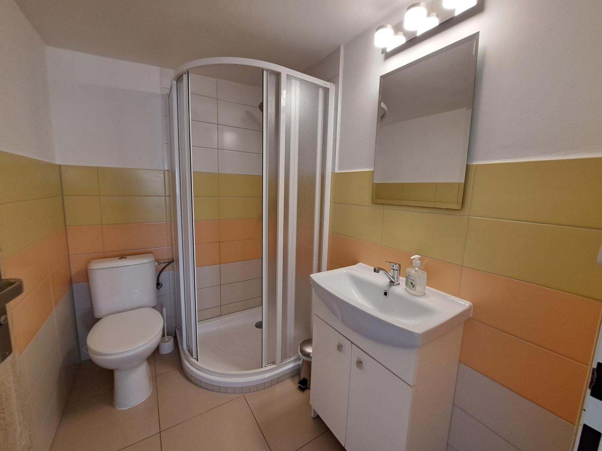 Apartman Plasy Luaran gambar